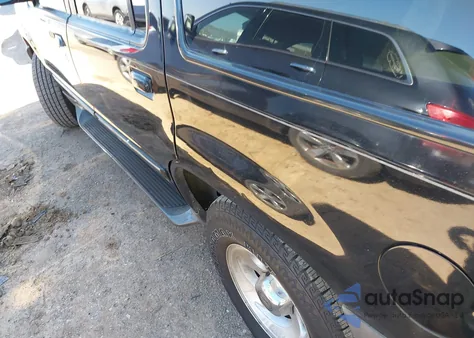 1999 Ford Explorer Eddie Bauer/Limited/Xlt from USA, damaged, VIN 1FMZU34E3XZA00966